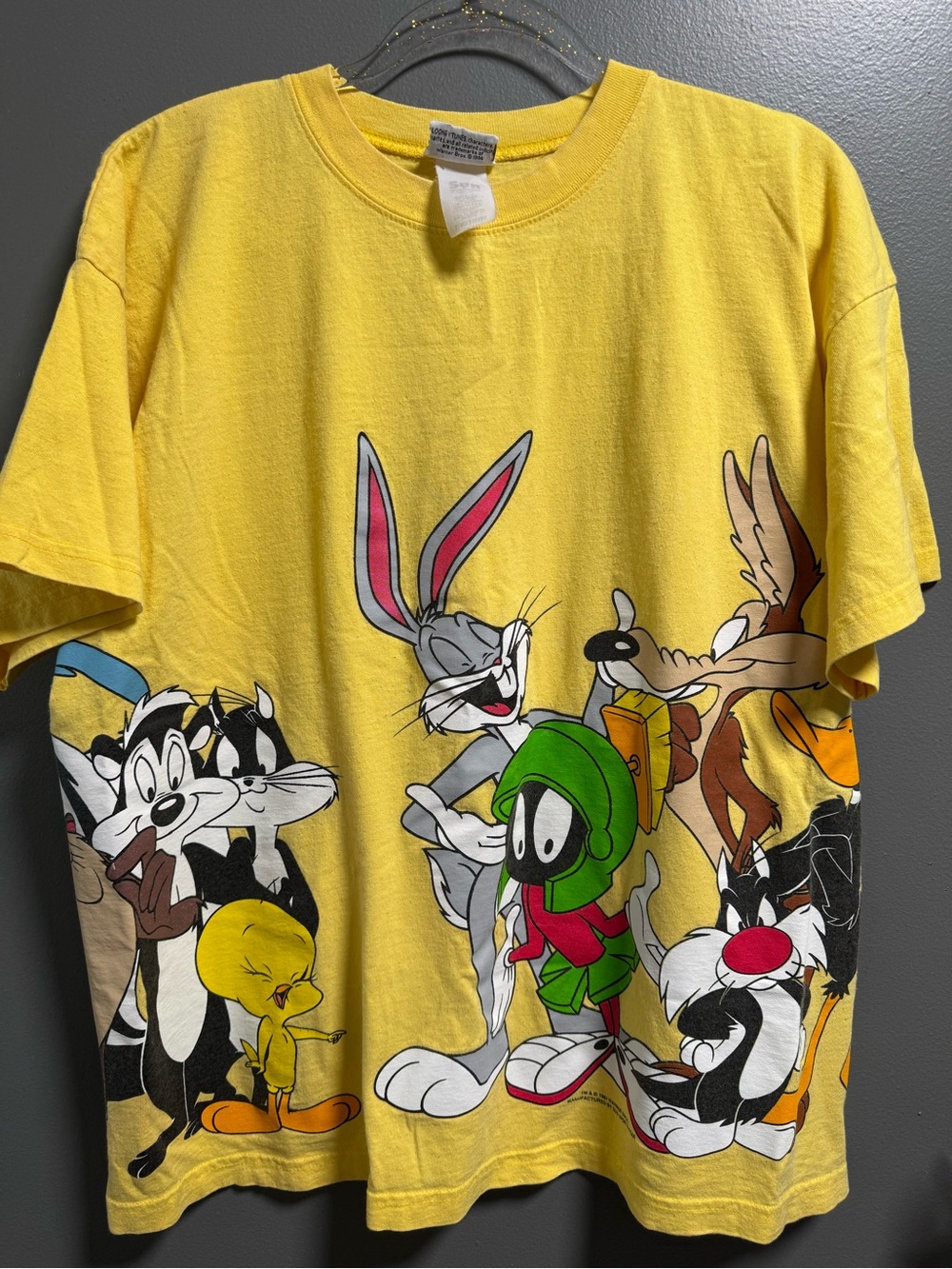 Vintage 90s Looney Tunes Cartoon Character Collage Tee Yellow L/XL